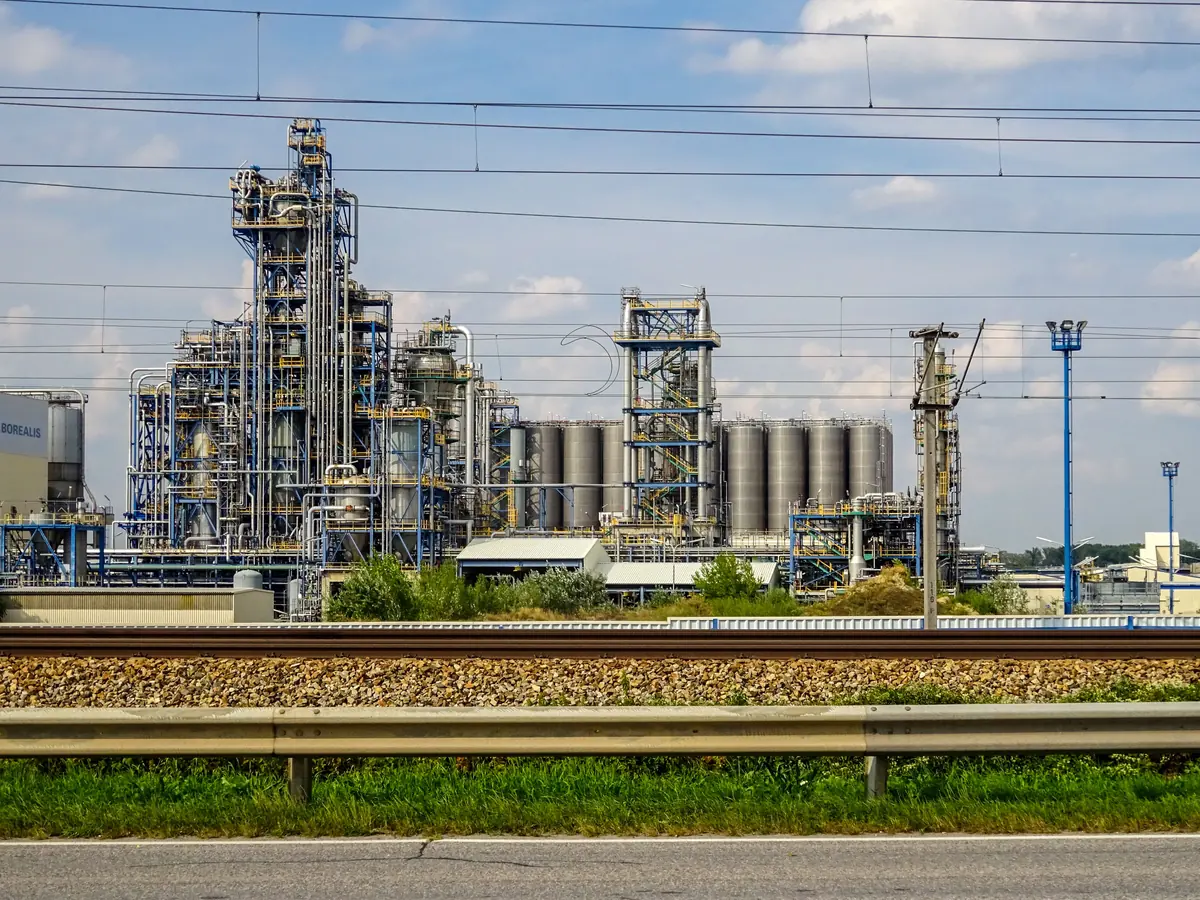 Chemical and petrochemical processing facility